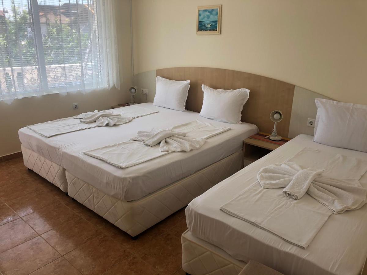 Borko Guest House Primorsko Buitenkant foto