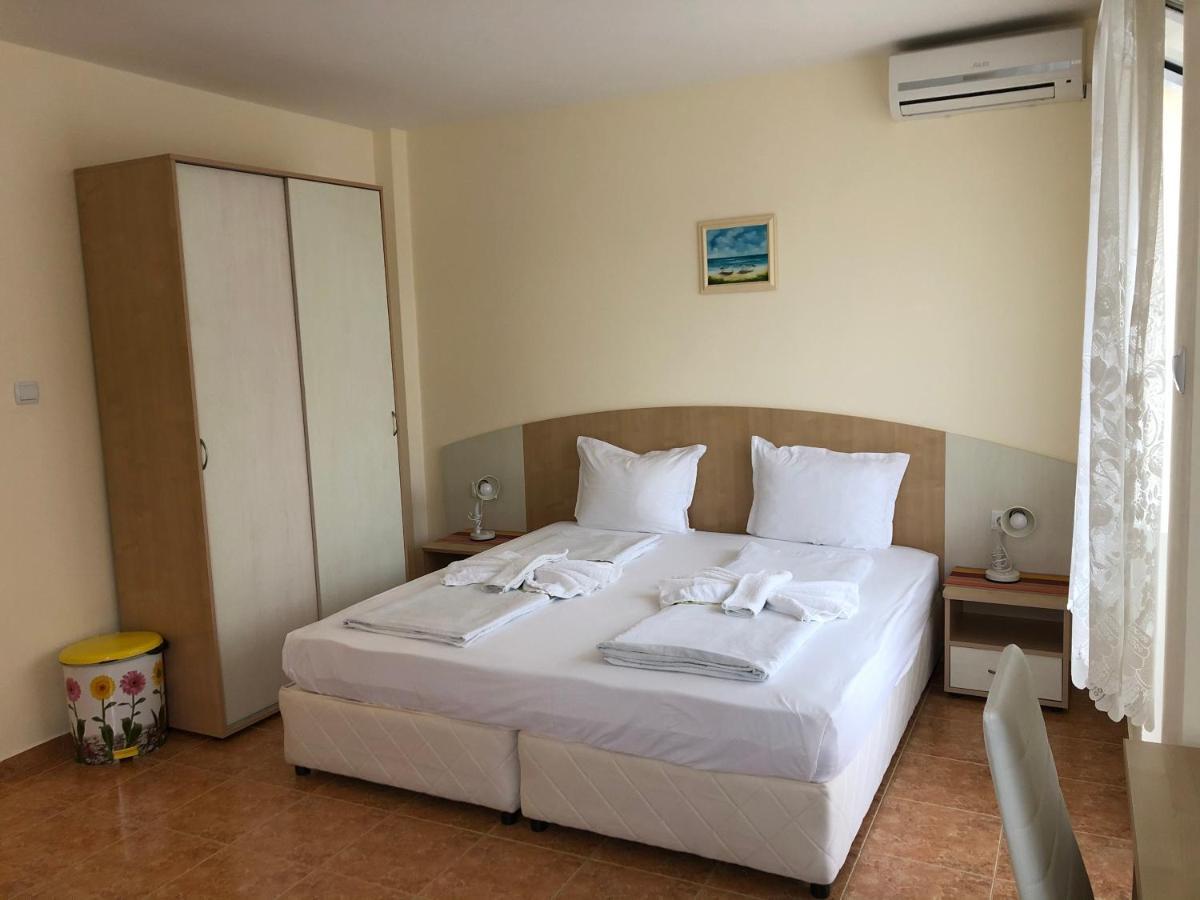 Borko Guest House Primorsko Buitenkant foto