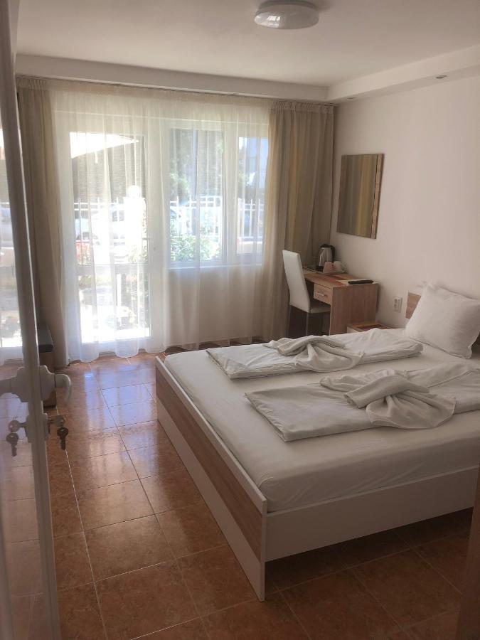 Borko Guest House Primorsko Buitenkant foto