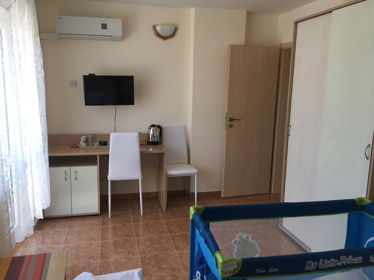 Borko Guest House Primorsko Buitenkant foto