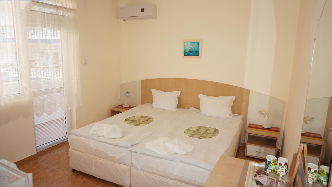 Borko Guest House Primorsko Buitenkant foto